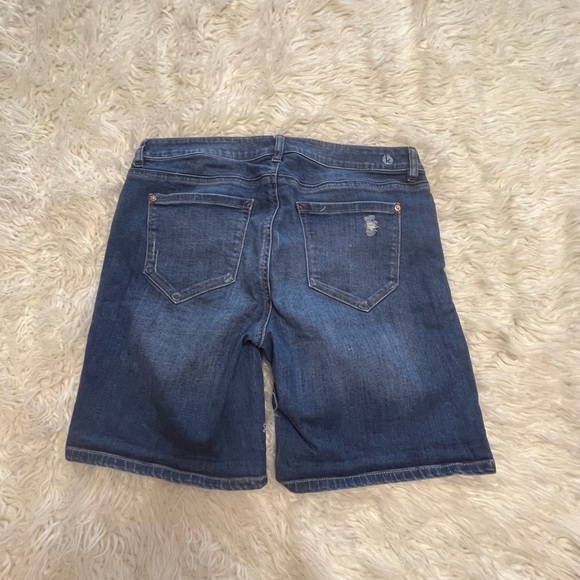 Kensie Women’s Distressed Blue Denim Long Shorts Size 31 - Picture 2 of 5